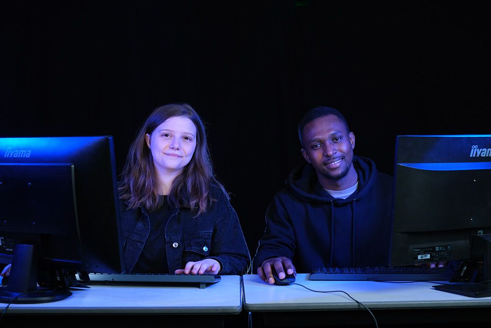 Apprenants de Zone01 en session de peer learning sur le Campus Saint Marc à Rouen.