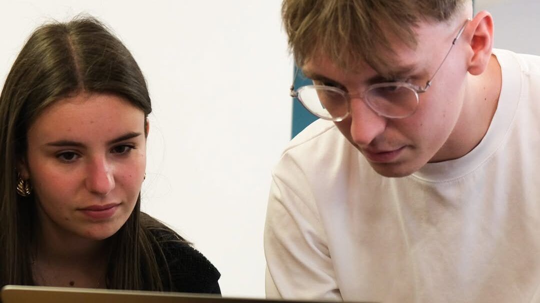 Apprenants Zone01 Rouen développant un jeu Roblox dans le Metaverse