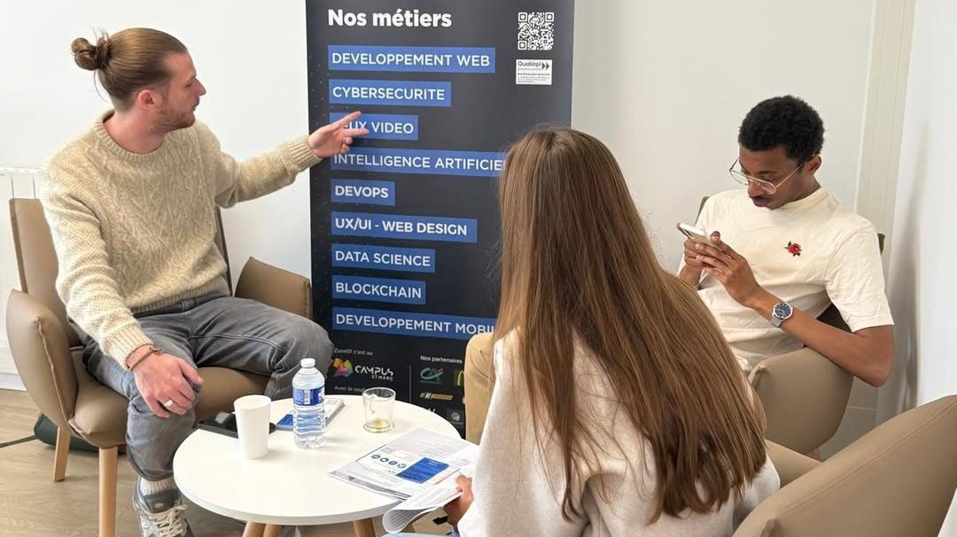 Stand Zone01 au forum Assure ta Rentrée avec la Mission Locale Rouen Normandie