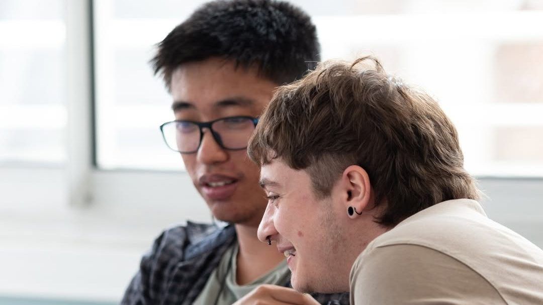 Apprenants coding bootcamp Rouen travaillant sur Docker et API