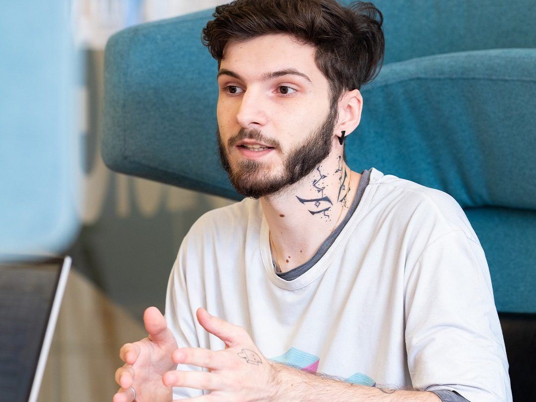 Apprenant école informatique Rouen en entretien face à recruteur